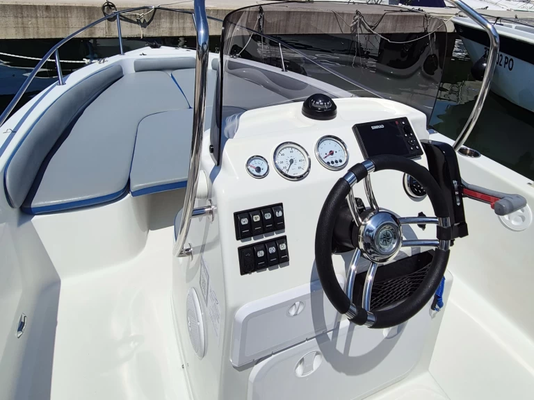 Motorbåt  för uthyrning Červar-Porat till det bästa priset 