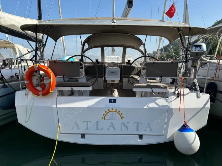 Bavaria Bavaria C42 charter bareboat eller skeppad i Fethiye