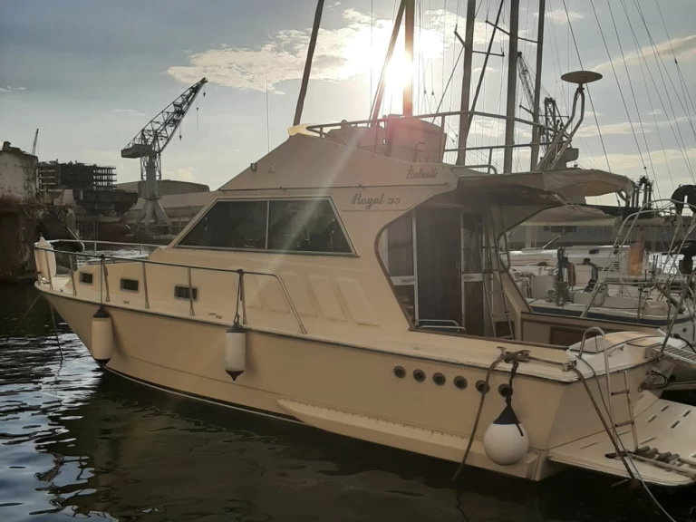 Båtuthyrning Raffaelli Regal 35 i Castellammare di Stabia på Samboat 