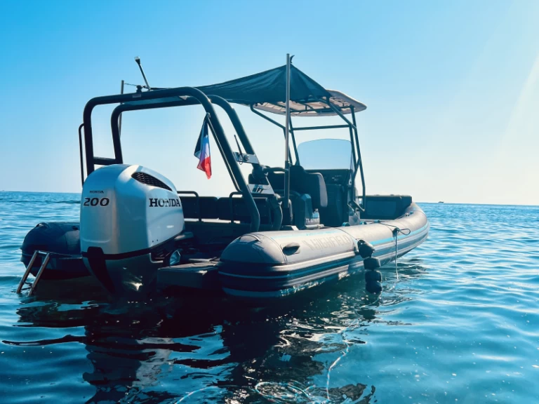 Highfield Highfield Sport 700 charter bareboat eller skeppad i Le Brusc