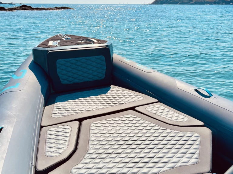 Uthyrning RIB Highfield med en båtlicens 