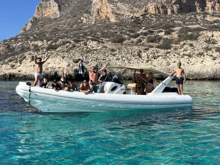 Nautica Led Led Gs 28 charter bareboat eller skeppad i Porto turistico Marsala