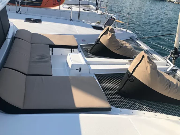 Båtuthyrning Lagoon Lagoon 46/10 - Skippered  i Alimos på Samboat 