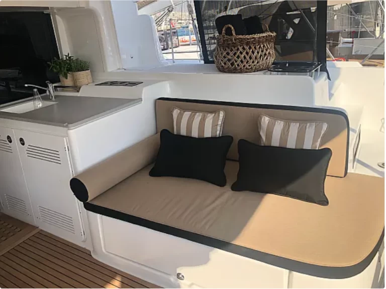 Hyra Katamaran  med eller utan skeppare Lagoon Alimos 