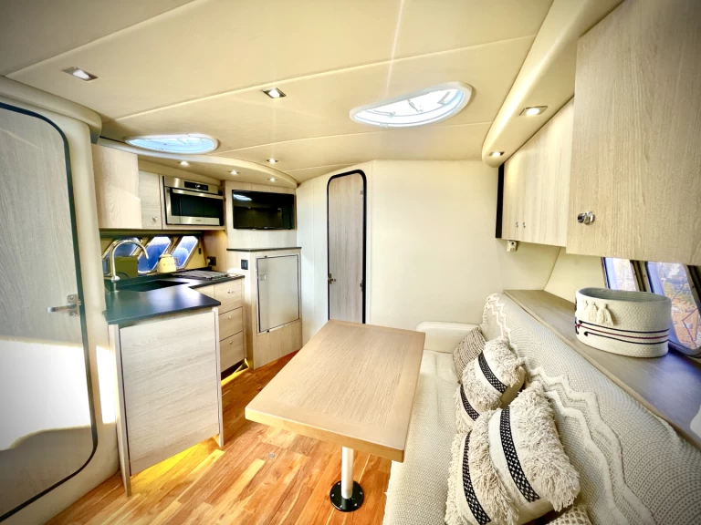 Båtuthyrning Cruisers CRUISER YACHT 360 EXPRESS i Hyeres på Samboat 