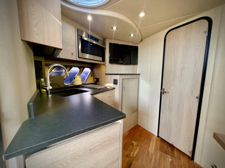 Uthyrning Lyx yacht Cruisers med en båtlicens 