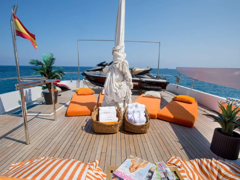 Lyx yacht för uthyrning Barcelona till det bästa priset 