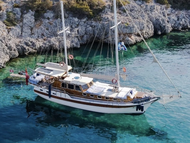 Hyr en Custom Gulet-Motor Sailor Custom Bodrum harbour 