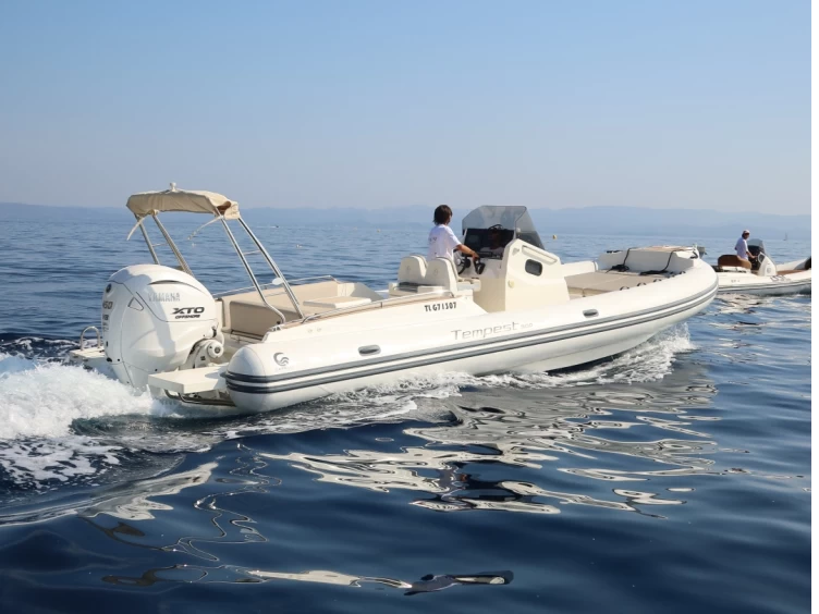 Hyra RIB med eller utan skeppare Capelli Hyeres 