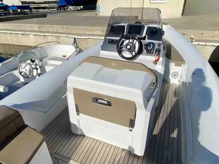 Yacht charter Palermo billig Renier R8 Tourer