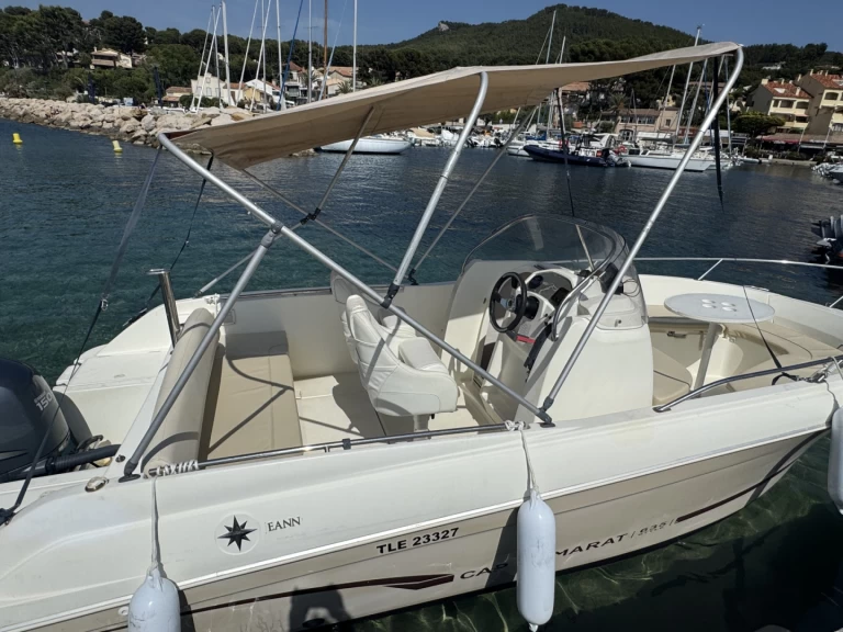 Jeanneau Cap Camarat 635 charter bareboat eller skeppad i La Madrague