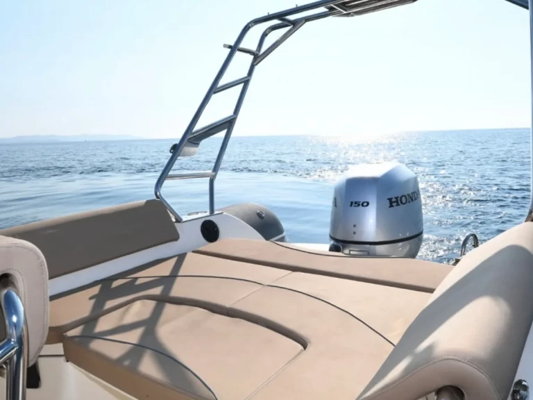 Uthyrning RIB Bwa med en båtlicens 