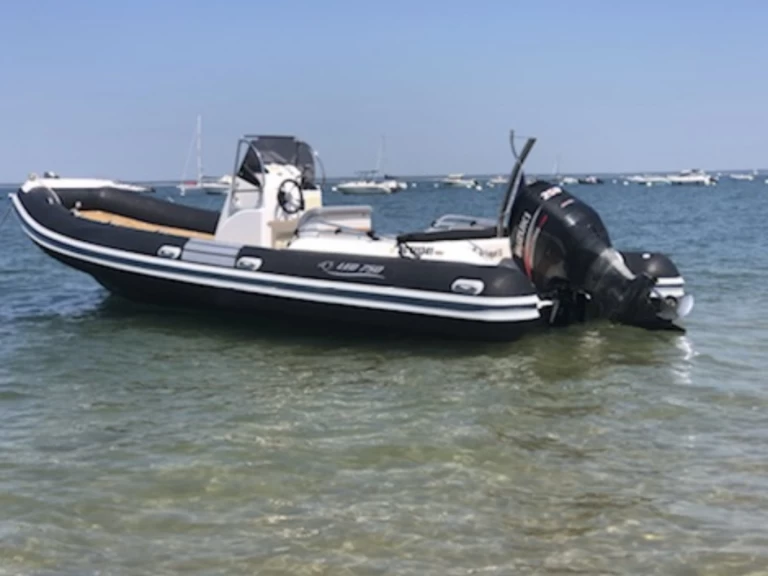 Nautica Led 750GS-XL charter bareboat eller skeppad i Cap Ferret