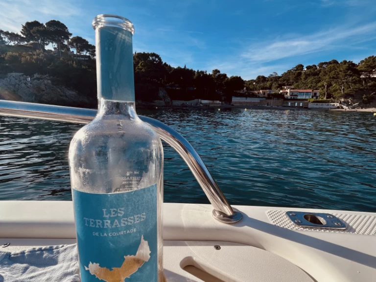 Hyr en Quicksilver Activ 755 Sundeck Toulon 