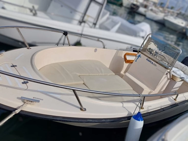 Omnia Omnia 600 charter bareboat eller skeppad i Porto di Alghero