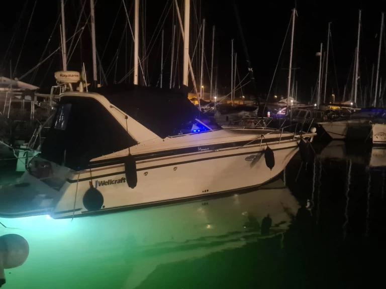 Hyr en Wellcraft Monaco Italien  