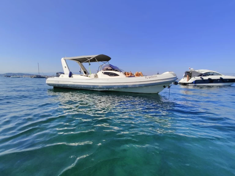 Marco E-Motion 29’ charter bareboat eller skeppad i Mandelieu-la-Napoule