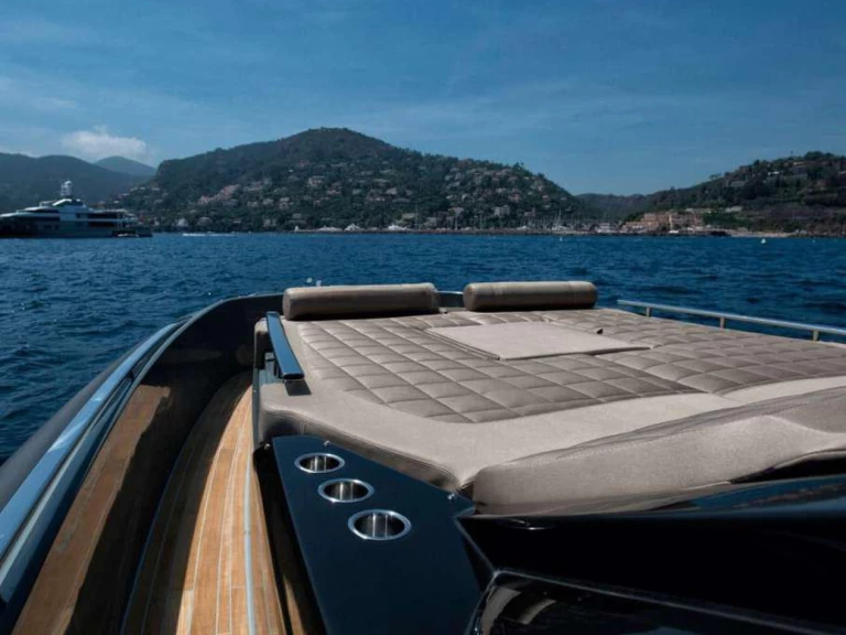 Hyr en Sacs REBEL 47 Cannes 