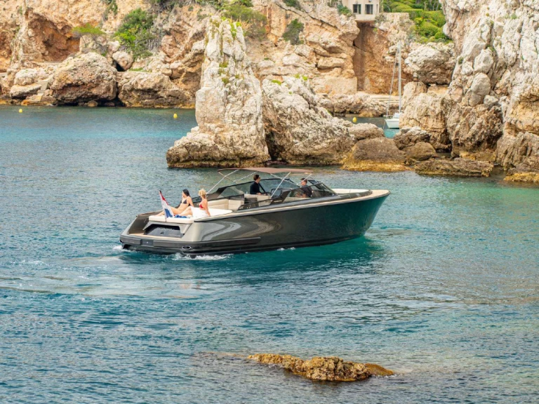 Hyr en Reborn Bowrider 38 Antibes 