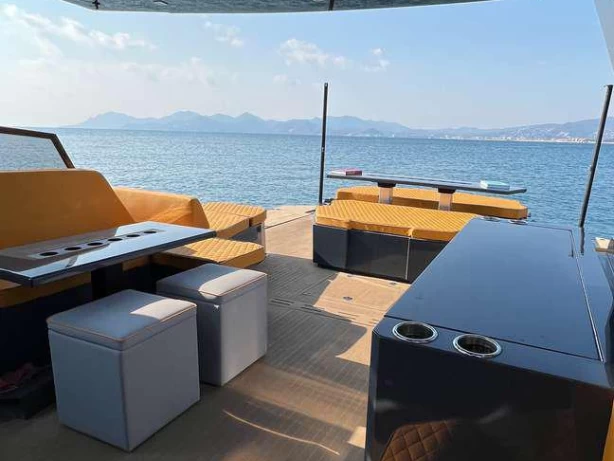 OKEAN 55 charter bareboat eller skeppad i Cannes