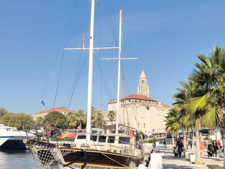 Uthyrning Segelbåt  i Split  - Marmaris shipyards Turkey Wood