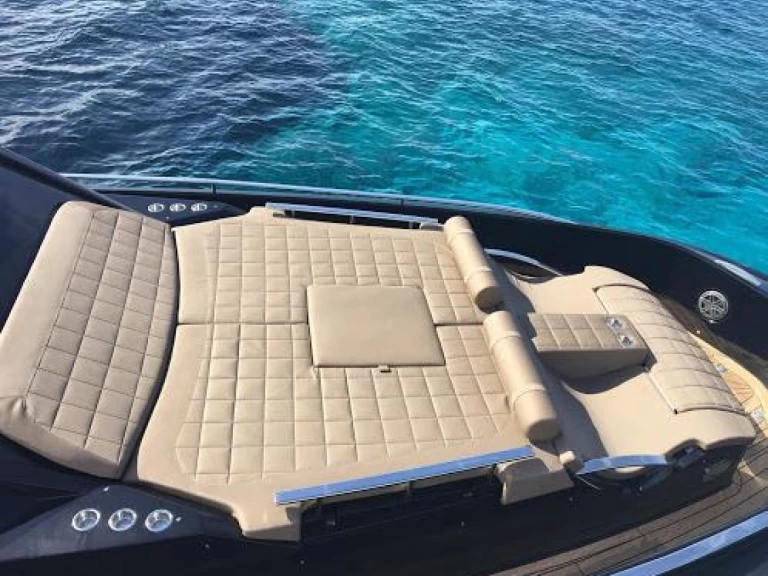 Uthyrning Motorbåt  Sacs med en båtlicens 