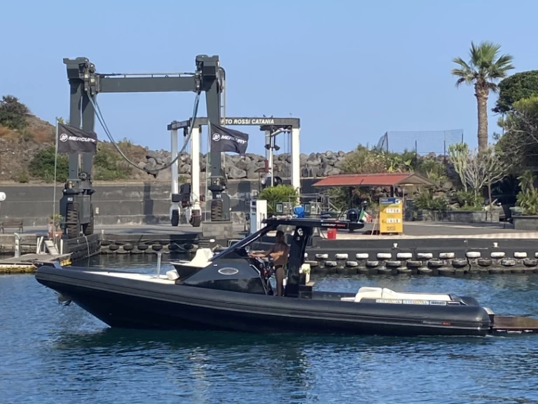 Uthyrning RIB Magazzu med en båtlicens 