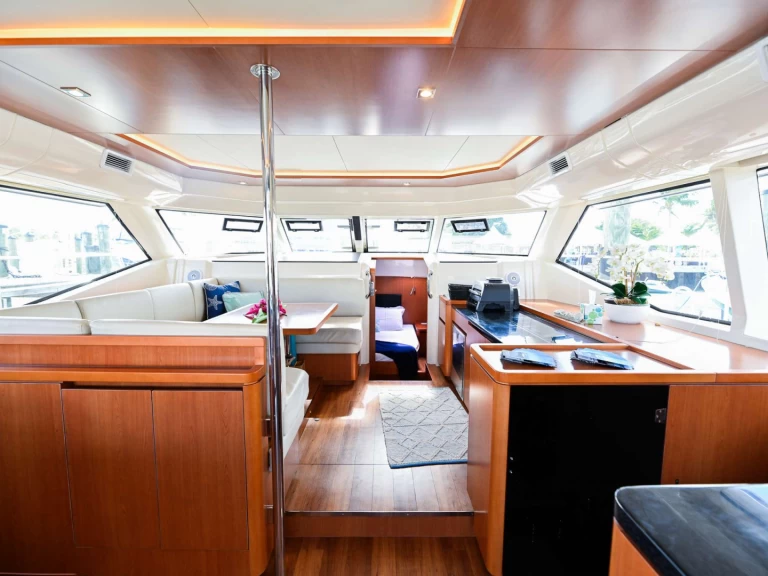 Aquila Beach Boomer I charter bareboat eller skeppad i Bahamas 