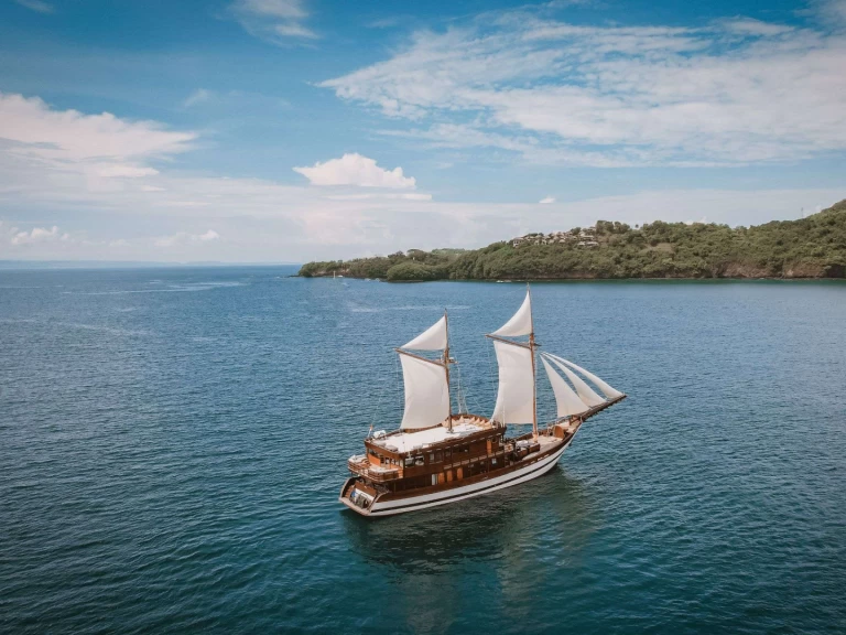 Hyr en  Samsara Samudra Sorong 