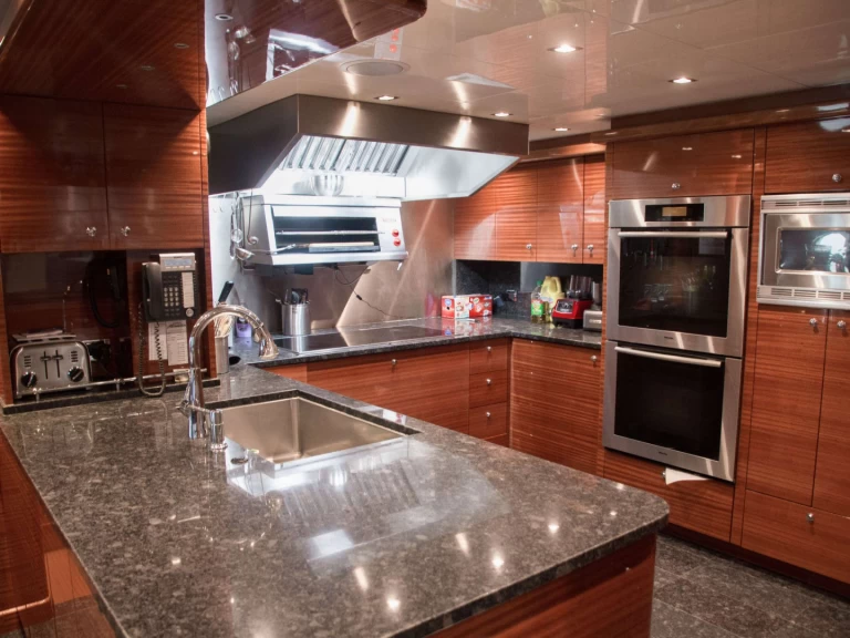 Hyra Lyx yacht med eller utan skeppare Trinity Yachts Panama  