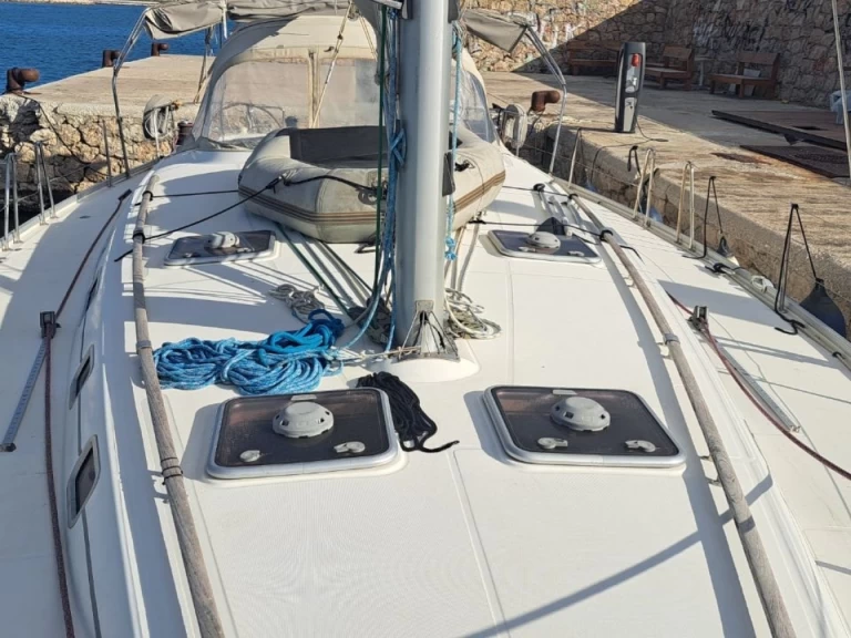 Bénéteau Cyclades 50.5 charter bareboat eller skeppad i Lavrio