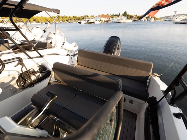 Uthyrning Motorbåt  Northmaster med en båtlicens 