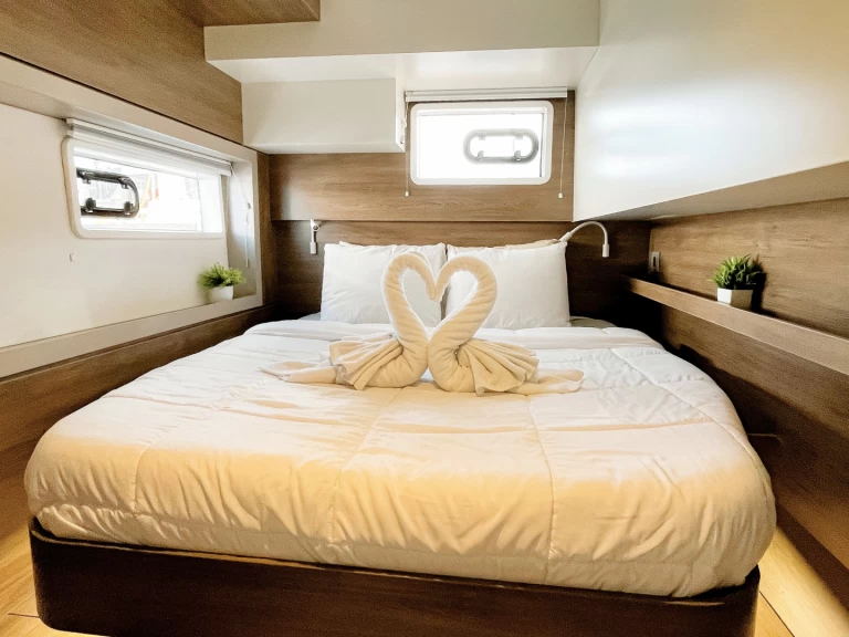 Bali Bali 4.4 charter bareboat eller skeppad i Parham Town