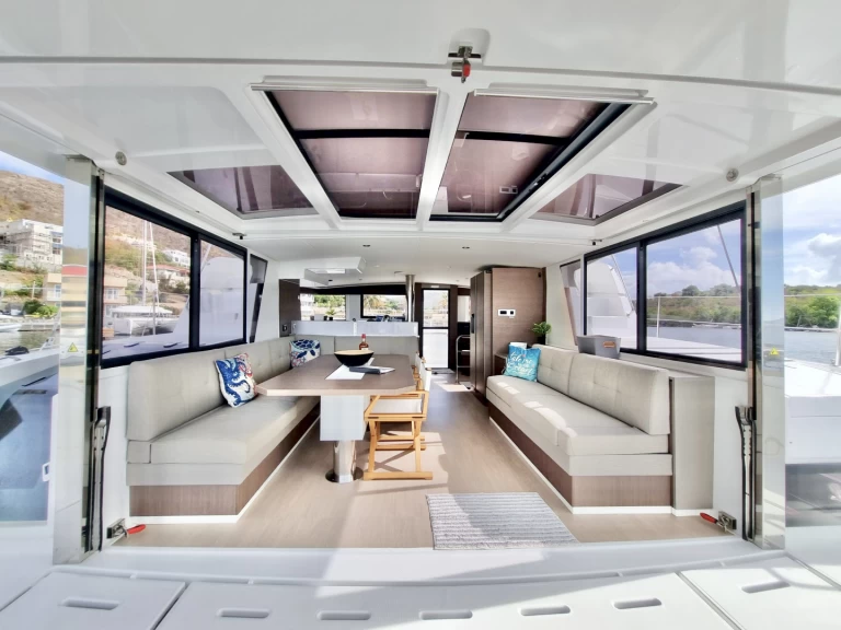 Bali Bali 4.6 charter bareboat eller skeppad i Parham Town