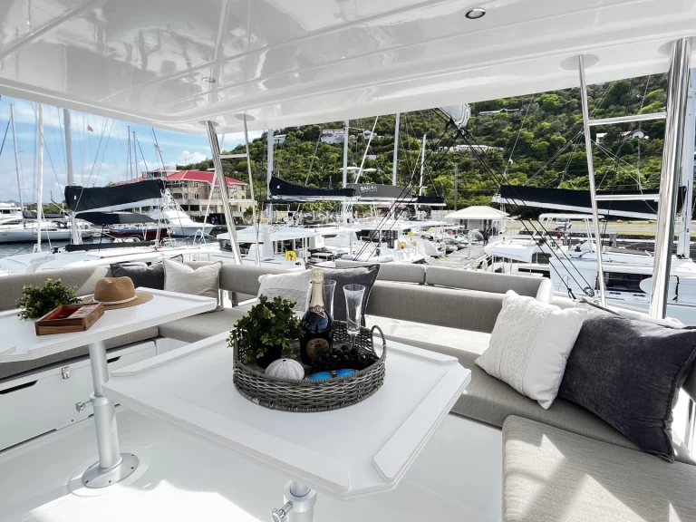 Hyra Katamaran  med eller utan skeppare Bali Parham Town 