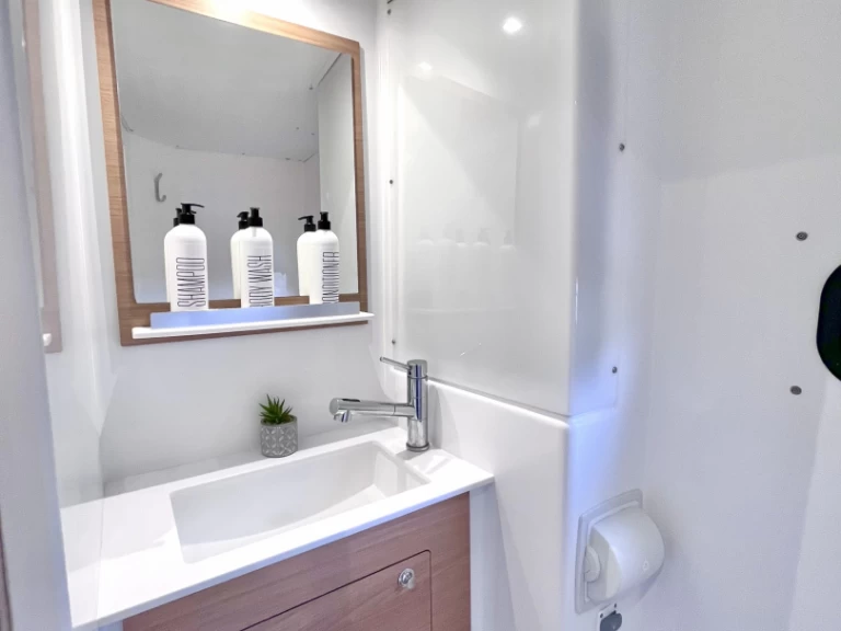 Yacht charter Parham Town billig Bali Catspace Voile