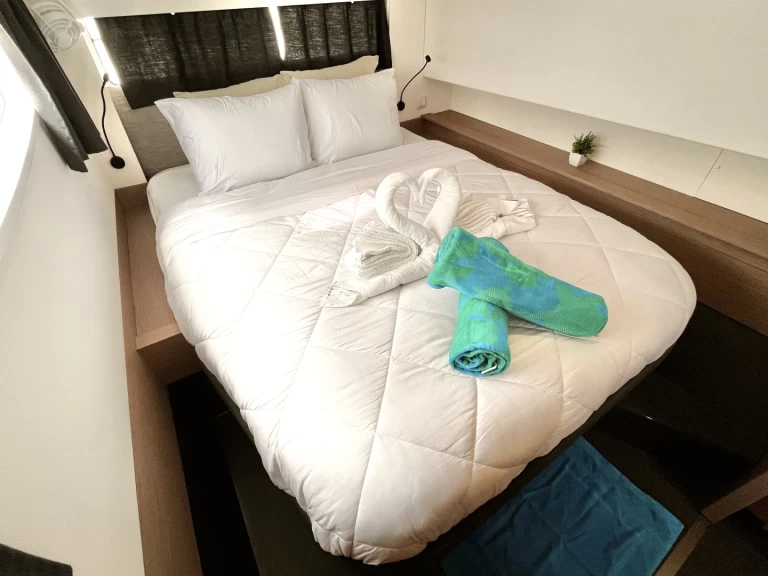 Uthyrning Katamaran  Fountaine Pajot med en båtlicens 