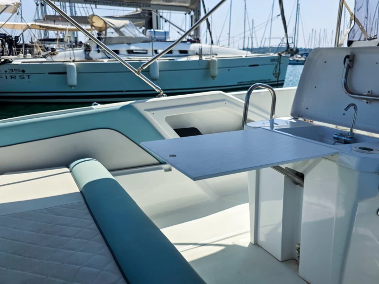 Hyra Motorbåt  med eller utan skeppare Salpa Pula  