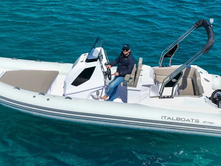 Uthyrning Motorbåt  i Pula  -  Italboats Predator 700