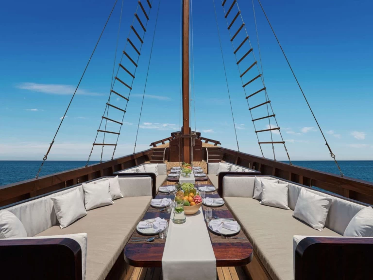  Samsara Samudra charter bareboat eller skeppad i Sorong