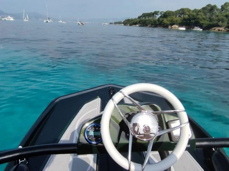 AWASH Awash 370 charter bareboat eller skeppad i Golfe-Juan