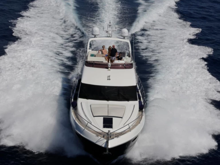 Princess Princess 64 Fly charter bareboat eller skeppad i Beaulieu-sur-Mer