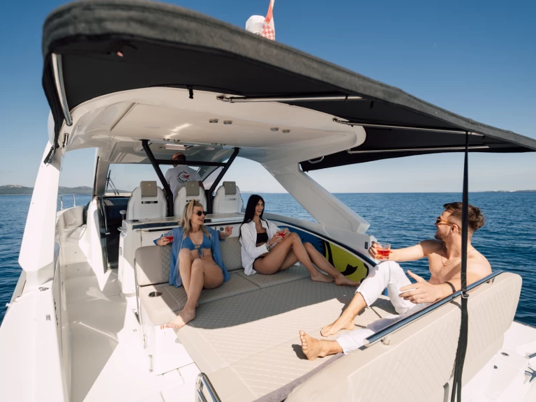 Uthyrning Motorbåt  Jeanneau med en båtlicens 