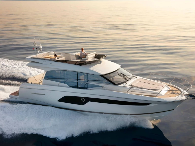 Uthyrning Motorbåt  Prestige med en båtlicens 