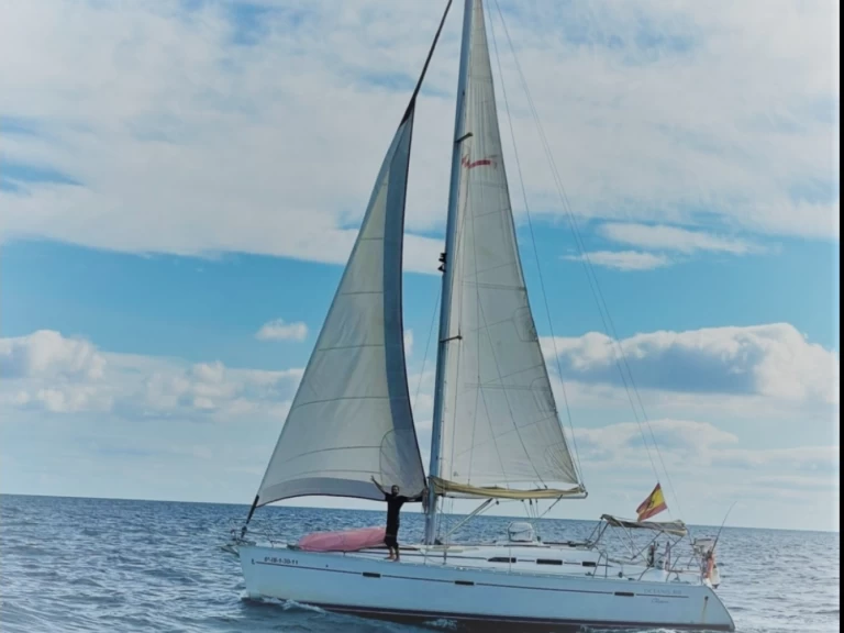 Hyr en Bénéteau Oceanis 393 Clipper Calafell 