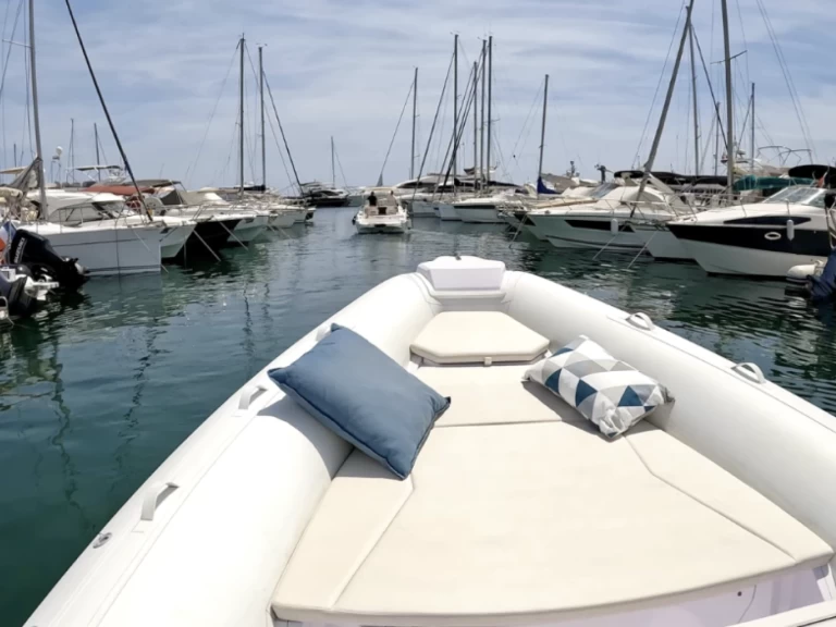 Uthyrning RIB Stingher med en båtlicens 