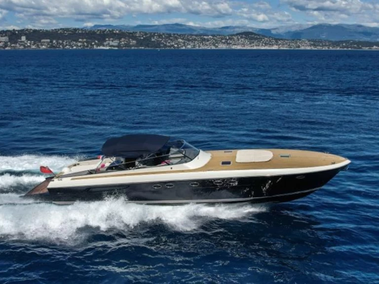Itama 55 charter bareboat eller skeppad i Juan-les-Pins