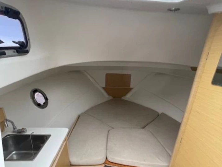 Bénéteau Flyer 750 Sun Deck Rubis charter bareboat eller skeppad i Antibes