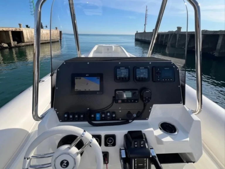 Uthyrning RIB Nuova Jolly med en båtlicens 