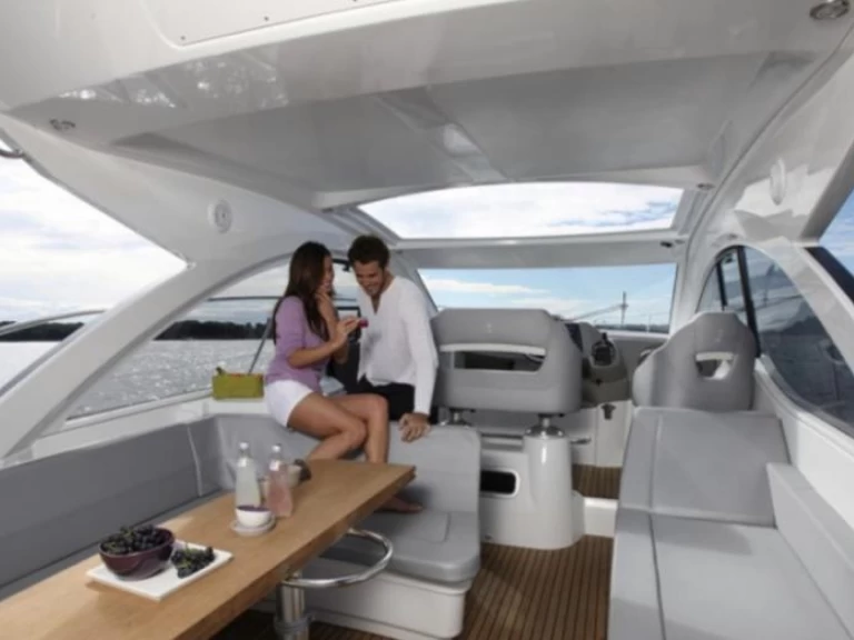 Uthyrning Motorbåt  Gran Turismo med en båtlicens 